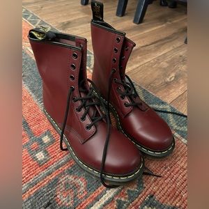 Dr. Martens 1460 Smooth Leather Lace Up Boot in Cherry. Size 9